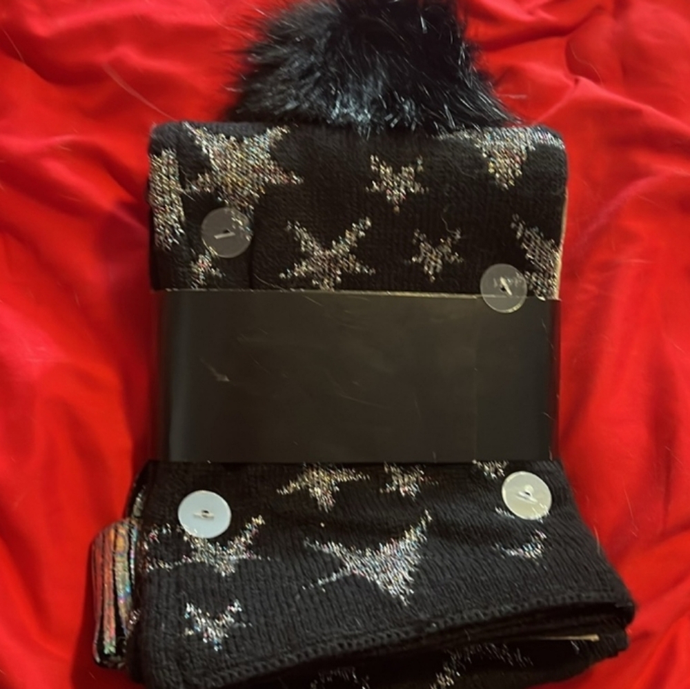 Steve Madden Beanie & Scarf - Picture 2 of 2